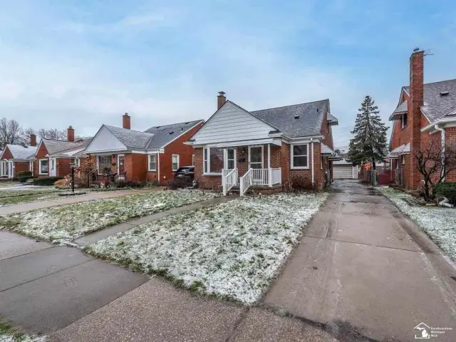 A Property of Row House Eligible to sell my home for fast cash in Royal Oak, MI